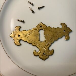Vintage William & Mary Escutcheon